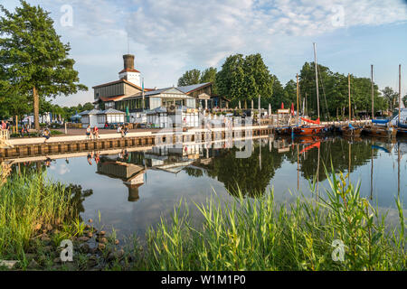 Im Dorf Promenade Steinhude am Steinhuder Meer, Wunstorf, Région Hanovre, Niedersachsen, Deutschland | Steinhude village promenade at Lake Steinhude Banque D'Images