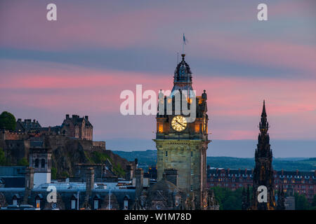 Le Balmoral, à l'origine construit comme la North British Station Hotel, vu de Calton Hill, site du patrimoine mondial de l'UNESCO, Édimbourg, Écosse. Banque D'Images