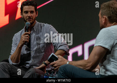 COLOGNE, ALLEMAGNE - 28 juin 2019 : Ben Barnes (*1981, l'acteur et chanteur britannique) fait part de ses expériences dans l'industrie du cinéma à CCXP Cologne, à quatre jours de la convention du ventilateur Banque D'Images