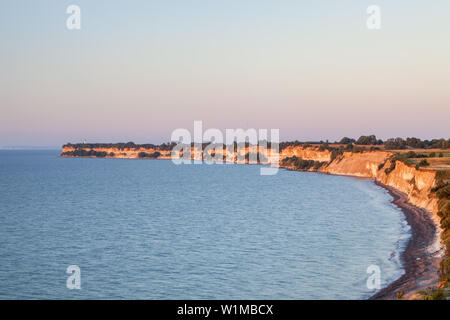 Cliffs Stevns Klint et phare de Stevns Fyr, Højerup, Store Heddinge, presqu'île de Stevns, la Nouvelle-Zélande, la Scandinavie, le Danemark, le nord de l'Europe Banque D'Images