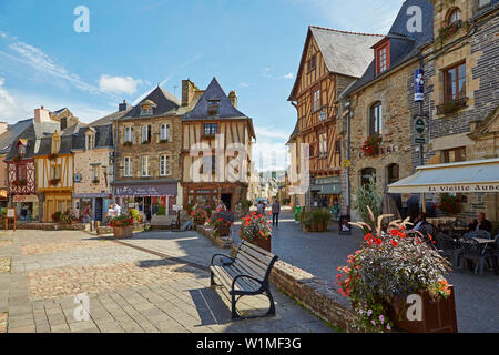 Promenade à travers la vieille ville de Malestroit, Oust et, Canal de Nantes à Brest, Departement Morbihan, Bretagne, France, Europe Banque D'Images