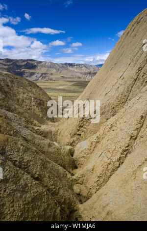 Paysage surréaliste typique de Mustang dans le désert autour de la haute vallée de la Kali Gandaki, la plus profonde vallée au monde, Mustang, Népal, Himalaya, comme Banque D'Images