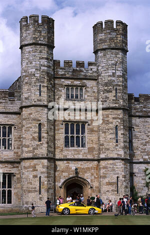 Ferrari, le château de Leeds, près de Maidstone, Kent Angleterre Banque D'Images