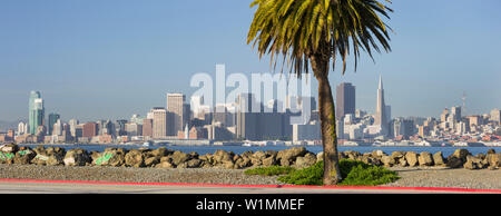 Avenue de la Palma, l'île au trésor, l'horizon de San Francisco, Californie, USA Banque D'Images