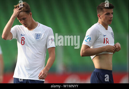 L'Angleterre Kieran Dowell (à gauche) et Mount Mason (à droite) Banque D'Images