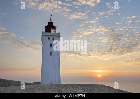 Rubjerg Knude phare au coucher du soleil, les dunes de Rubjerg Knude entre Deauville et Løkken, Nord Jutland, Jutland, Cimbrian Péninsule, Scandinavie, Banque D'Images