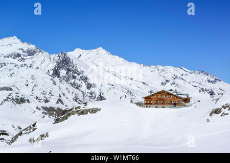 Hut Marteller avec Pederspitze Huette, Alpine hut Marteller, vallée de Martell, gamme Ortler, Tyrol du Sud, Italie Banque D'Images