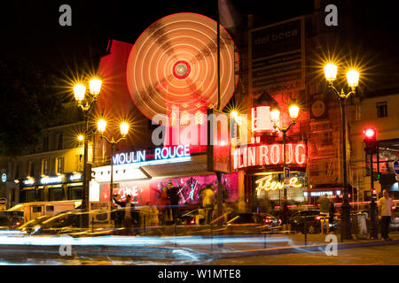 Paris, France - 29 juin 2017 : Le Moulin Rouge - cabaret de nuit. Banque D'Images