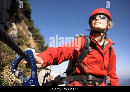 Femme climber sur Dachstein, Autriche Banque D'Images