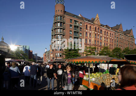 Se tient sur le marché, marché aux poissons Fischmarkt traditionnel a lieu chaque dimanche matin, les habitués du marché peut acheter beaucoup plus qu'fishUlivestoc Banque D'Images