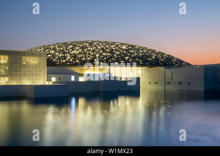 Louvre Abu Dhabi Art et Civilisation Museum situé sur l'île de Saadiyat, Abu Dhabi. Emirats Arabes Unis Banque D'Images