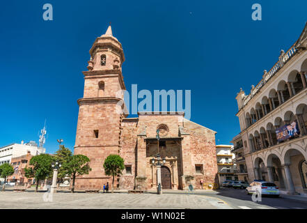 Eglise de San Miguel Arcangel, Ayuntamiento (Mairie) à Plaza de España en Andujar, Jaen province, Andalusia, Spain Banque D'Images