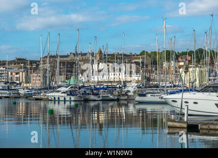 Le port de Sutton Sutton, autrefois connu sous le nom de piscine, est le port d'origine de la ville de Plymouth le quartier de Barbican historique dans le Devon, en Angleterre. UK. Banque D'Images