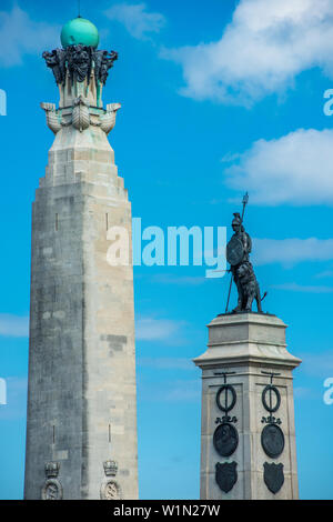 La guerre et de la Marine royale des monuments nationaux Armada sur le front de mer de Plymouth Hoe, sur la côte sud du Devon, Angleterre. UK. Banque D'Images