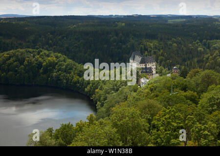 Barrage Saale près de Burgk château, parc naturel Thueringer Schiefergebirge / Obere Saale, Thuringe, Allemagne Banque D'Images