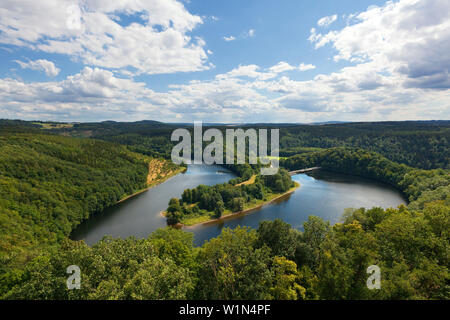 Barrage Saale près de Burgk château, parc naturel Thueringer Schiefergebirge / Obere Saale, Thuringe, Allemagne Banque D'Images