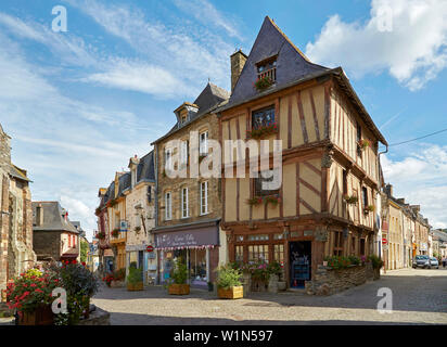 Promenade à travers la vieille ville de Malestroit, Oust et, Canal de Nantes à Brest, Departement Morbihan, Bretagne, France, Europe Banque D'Images