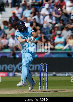 Unis Riverside, Chester-le-Street, Durham, Royaume-Uni. 3 juillet, 2019. Coupe du Monde de Cricket ICC, l'Angleterre contre la Nouvelle-Zélande ; Liam Plunkett d'Angleterre tire son tir à la jambe d'Action Crédit : côté Plus Sport/Alamy Live News Banque D'Images