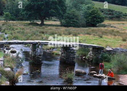 Clapper Bridge, Dartmoor NP, Postbridge Devon, Angleterre Banque D'Images