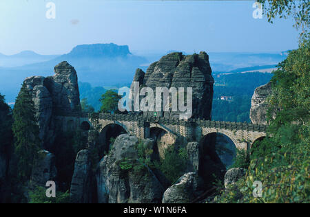 Elbsandsteingebirge Rathen Bastei, Basteibruecke, NP Saechsische Schweiz Sachsen, Allemagne Banque D'Images