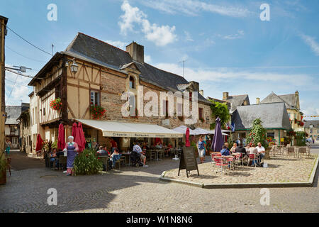 Promenade à travers la vieille ville de Malestroit, Oust et, Canal de Nantes à Brest, Departement Morbihan, Bretagne, France, Europe Banque D'Images