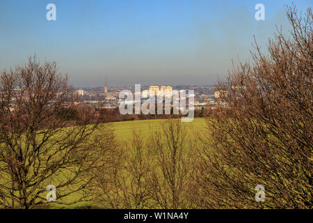 Vue sur le centre-ville de Wakefield de Sandal Castle Banque D'Images