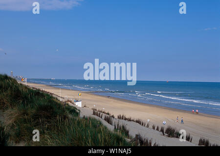 Strand bei Bredene, Flandern, Belgien Banque D'Images