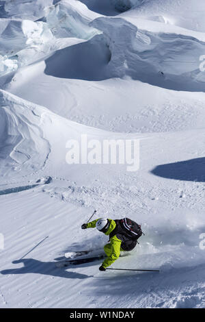 Les skieurs en Vallée Blanche, l'Aiguille du Midi 3842 m, Chamonix, France Banque D'Images