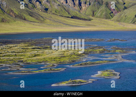 Îles du lac Frostastadavatn entre Landmannalaugar et Fjallabak, Highlands, dans le sud de l'Islande, Islande, Europe Banque D'Images