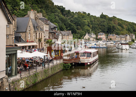 Vue sur Port De Dinan, Bretagne, France Banque D'Images