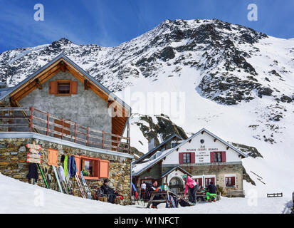 Rifugio Branca chalet de montagne, Val dei Forni, gamme Ortler, Lombardie, Italie Banque D'Images