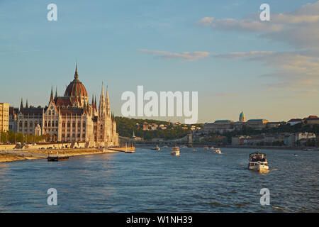 Budapest , Chambres du Parlement au Pest , Danube , Hongrie , Europe Banque D'Images