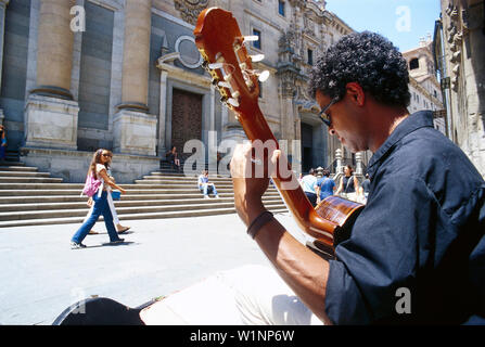 Guitariste, Casa de las Conchas, Salamanque, Castille Espagne Banque D'Images