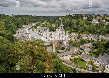 Vue sur Port De Dinan, Rance et ses environs , Bretagne, France, Bretagne, France Banque D'Images