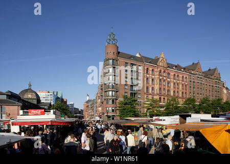 Se tient sur le marché, marché aux poissons Fischmarkt traditionnel a lieu chaque dimanche matin, les habitués du marché peut acheter beaucoup plus que des poissons, livesto Banque D'Images