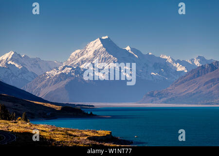 Le lac Pukaki et Mt Cook (Aoraki), Parc National du Mont Cook, île du Sud, Nouvelle-Zélande Banque D'Images