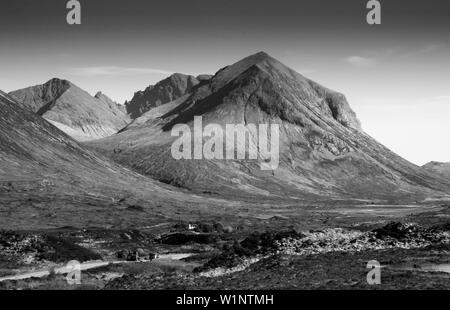 Vue de Marsco, un pic dans les Red Hills, depuis l'A87 approchant Sligachan, île de Skye, Écosse Banque D'Images