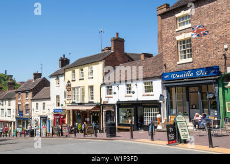 Ironbridge Shropshire Ironbridge village boutiques sur Tontine Hill Ironbridge Bridge Shropshire angleterre GB Royaume-Uni europe Banque D'Images