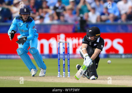 New Zealand's Tom Latham (droite) les chauves-souris au cours de l'ICC Cricket World Cup Match au stade Riverside, Durham Chester-le-Street. Banque D'Images