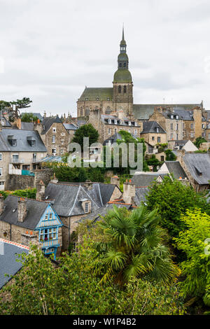 Vue sur la ville, Dinan, Bretagne, France Banque D'Images