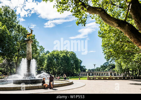 Les gens dans le Volkspark Schoeneberg-Wilmersdorf, Berlin, Allemagne Banque D'Images