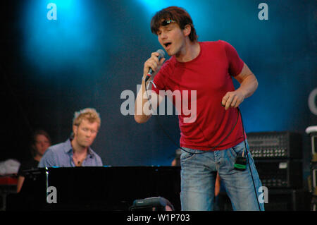 Morten Harket, der Auftritt Bande 'A-ha' - Open air-Konzert 'Live' 8, 2. Juli 2005, 17. Juni, Berlin-Tiergarten. Banque D'Images