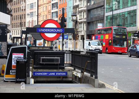 Londres, UK - Juillet 9, 2016 : La Station Chancery Lane à Holborn, Londres, Royaume-Uni. Londres est la ville la plus populeuse au Royaume-Uni avec 13 millions de personnes vivant dans l'i Banque D'Images