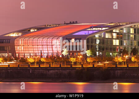 Grand Hotel Quisisana Hôtel par le Rhin dans la soirée, Bonn, vallée du Rhin moyen, Nordrhein-Westfalen, Germany, Europe Banque D'Images