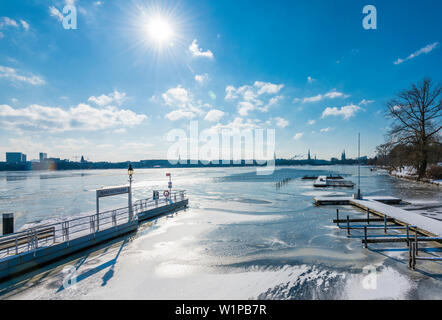 Außenalster congelé, landing stage Rabenstrasse, Hambourg, Allemagne Banque D'Images