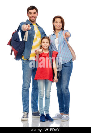 Famille heureuse avec sacs à main pour vous Banque D'Images