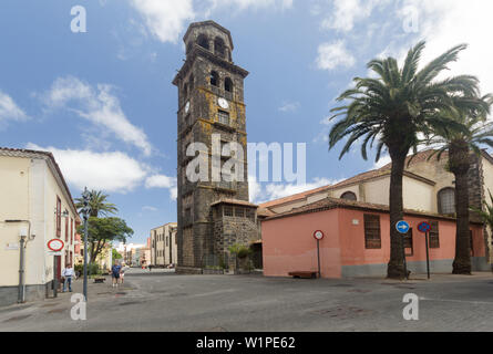 Place avec fontaine près de l'église de l'Immaculée Conception à La Laguna ville sur l'île de Tenerife Banque D'Images