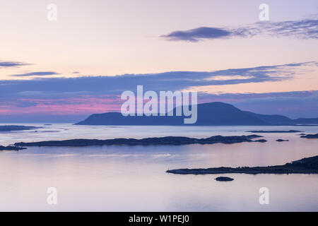 Vue de la montagne Aksla sur les îles et les fjords près de Alesund, More og Romsdal, ouest de la Norvège, Norvège, Scandinavie, Europe du Nord, Europe Banque D'Images
