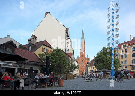 Wiener Platz avec mai pôle, Haidhausen, Munich, Bavière, Allemagne Banque D'Images