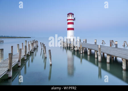 Podersdorf phare dans le lac de Neusiedl, Burgenland, Autriche orientale, l'Autriche, Europe Banque D'Images